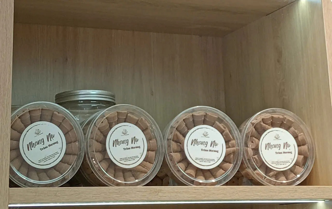 Premium Agarwood Incense Cones – Natural Vietnamese Oud (20 / 42 Cones Box)